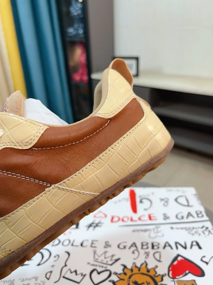 Men's shoes💰560🌹🌹"Dolce & Gabbana DG" original imported first-layer cowhide➕sheepskin lining, light on the foot, comfortable, versatile, original special outsole🔥favored by trendy men, welcome to compare quality🔥exquisite luxury, super A level! Compared with the genuine product at the counter, the version is no worse at all! Code number 38-44